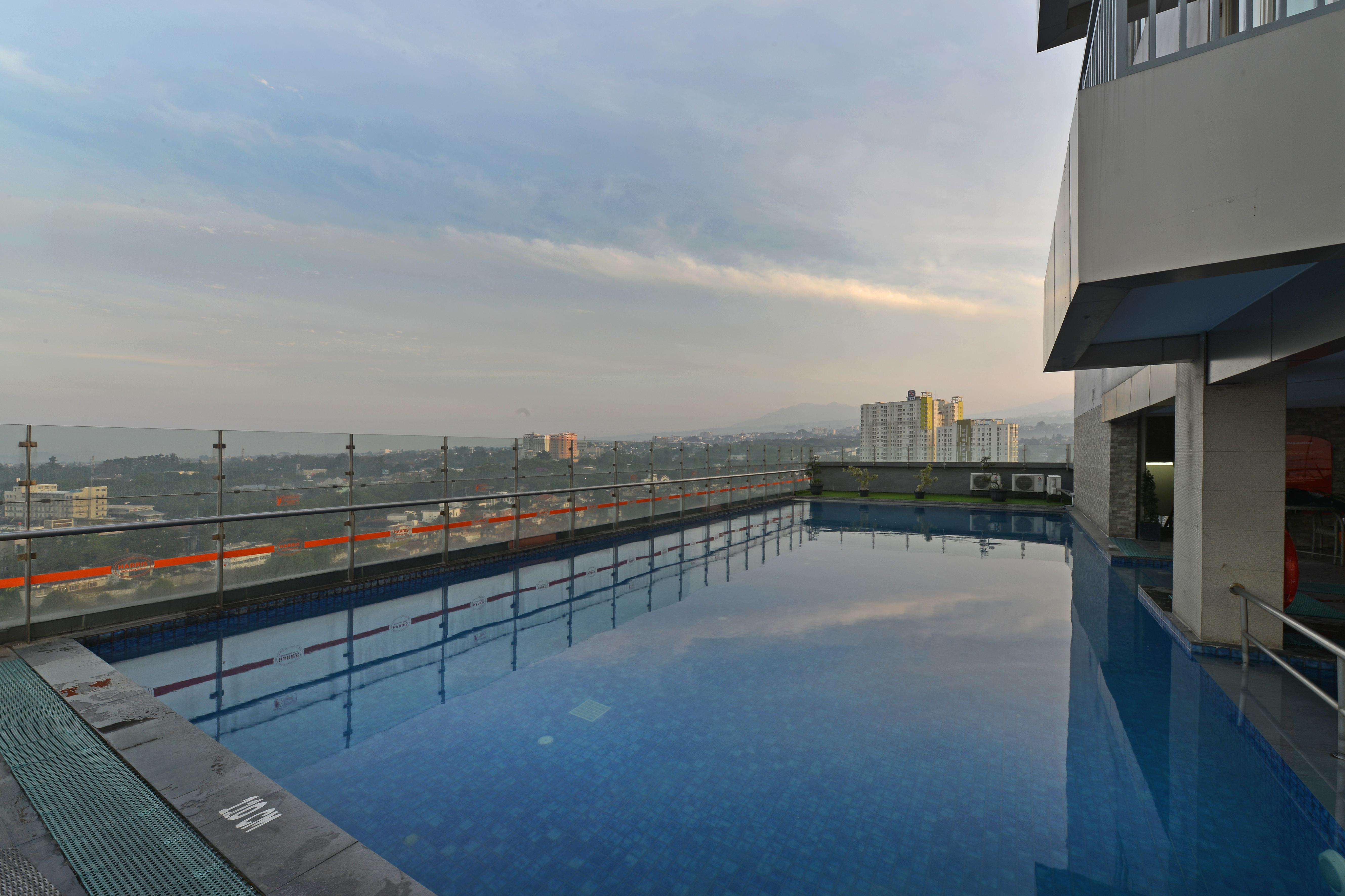 Harris Hotel&conventions Ciumbuleuit - 4* Bandung