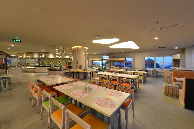 Harris Hotel&conventions Ciumbuleuit - 4* Bandung